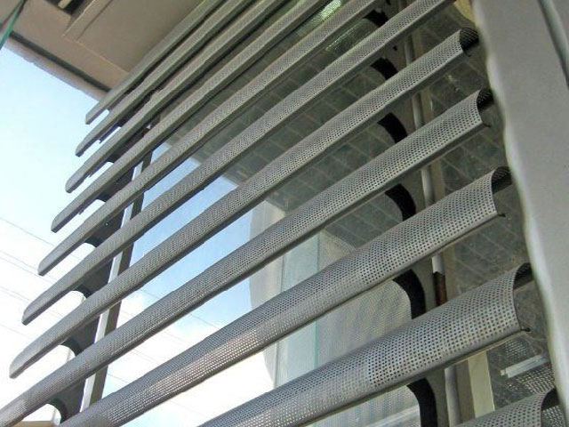 Lam chắn nắng hình chữ C