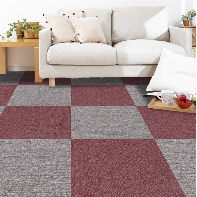 Thảm trải sàn cỡ lớn bao phủ hết phòng khách mang lại sự sang trọng và thoải mái kể từ lúc đặt chân vào phòng