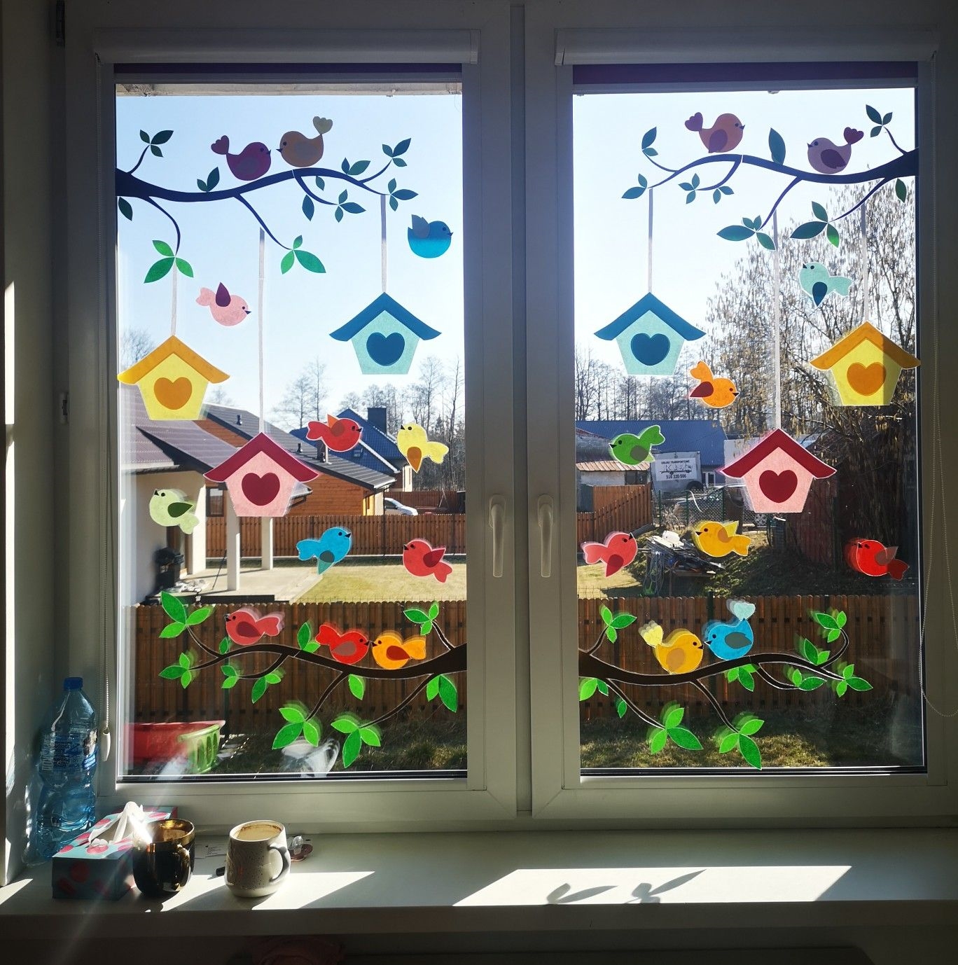 Những Mẫu trang trí cửa sổ lớp học mầm non đơn giản và dễ thương